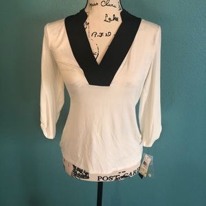X- small top black and white dress top!!